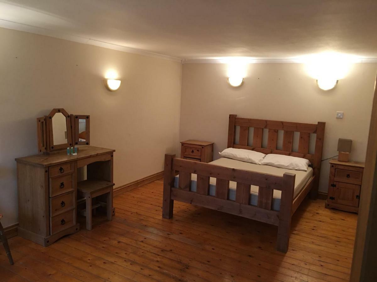 Отель Starshinezzz Trimdon Grange Экстерьер фото